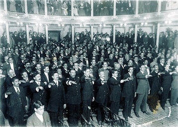 Los diputados del Congreso Constituyente protestan cumplir la nueva Constitución el 31 de enero de 1917. Ésta se promulga el 5 de febrero del mismo año.